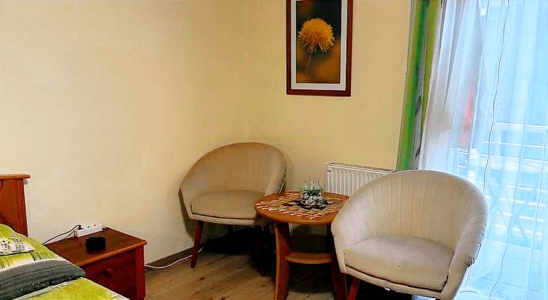 Apartment with patio — photo 4
