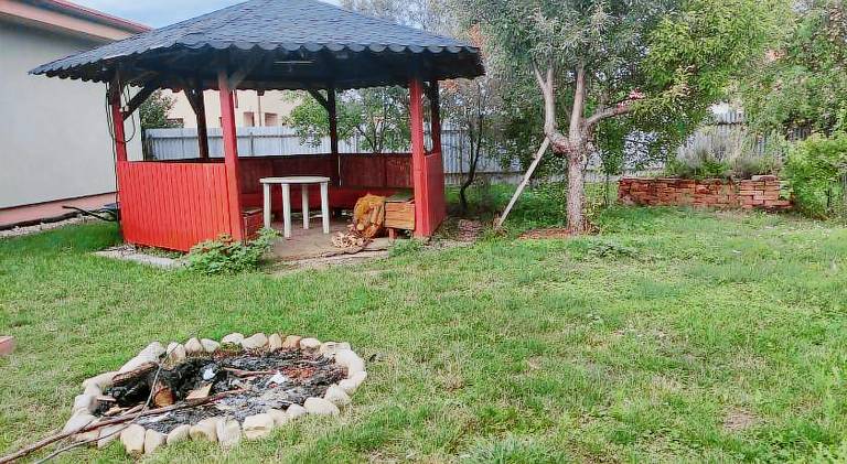 Caravan in the backyard — photo 5