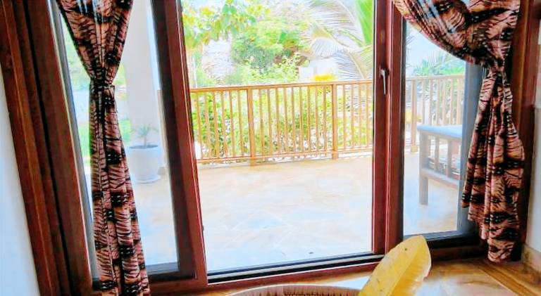 Holiday apartment with terrace & yard — photo 4