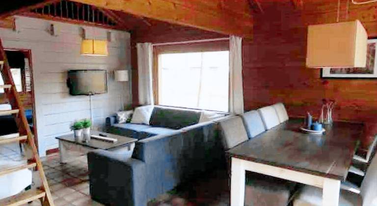 Vacation home with pool — photo 4