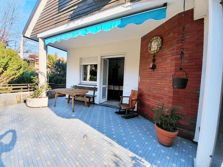 Holiday apartment with barbecue & garden — photo 3