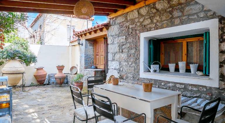 Vacation home with patio — photo 2