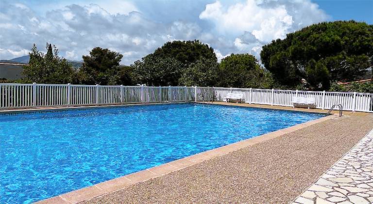 Holiday apartment with pool — photo 2