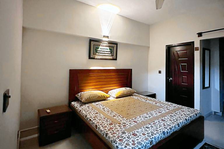 Apartment Sleeps 2 Parking WiFi