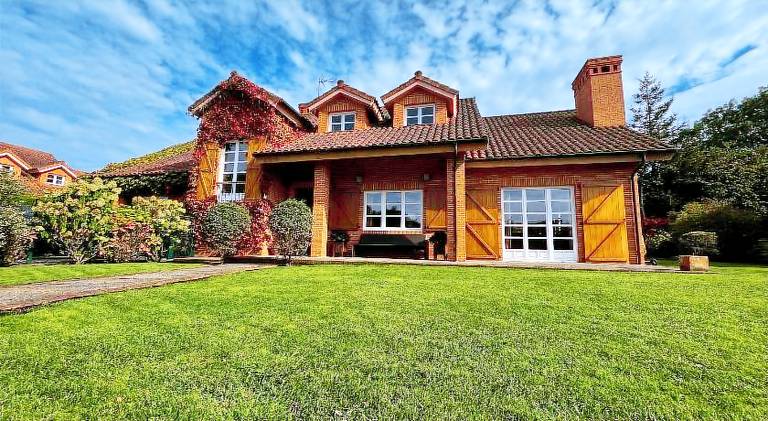 Villa with pool in Gijon