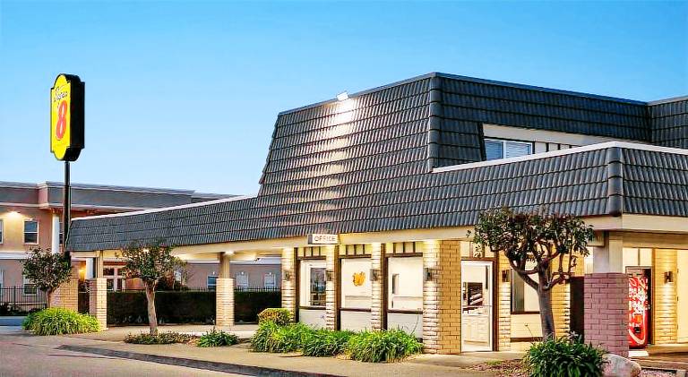 Super 8 By Wyndham Eureka — photo 2