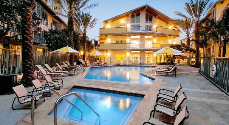 Apartment with pool & jacuzzi — photo 4