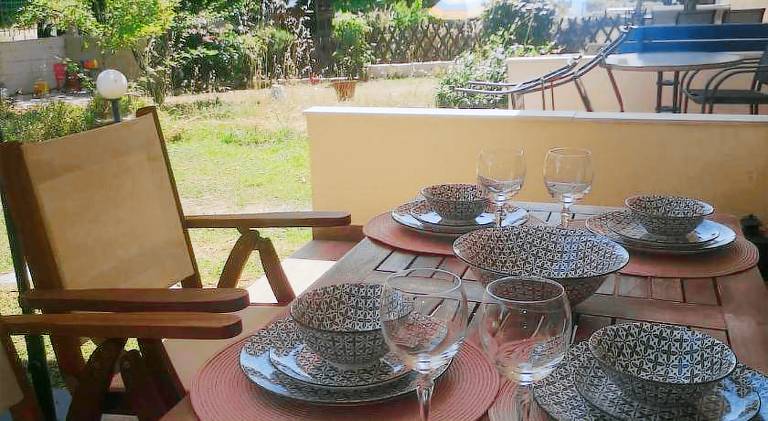 Vacation home with patio & garden in Sithonia
