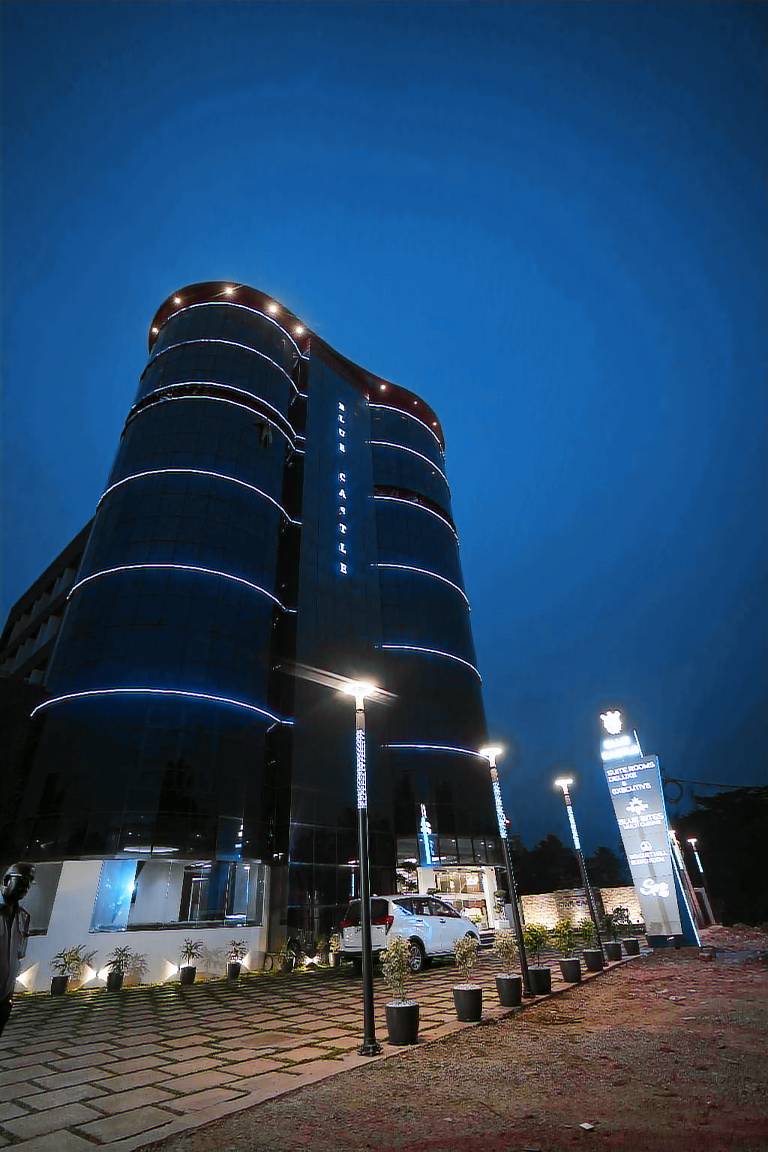 HOTEL BLUE CASTLE