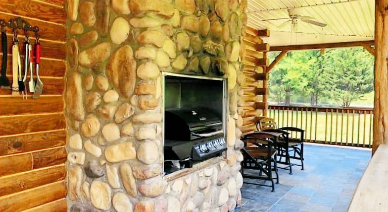 Vacation home with hot tub — photo 5