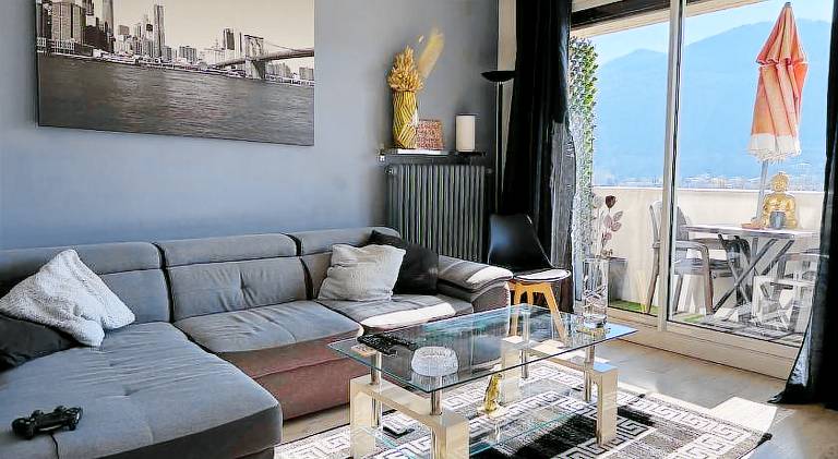 Holiday apartment with 1 room for 6 persons in Gieres