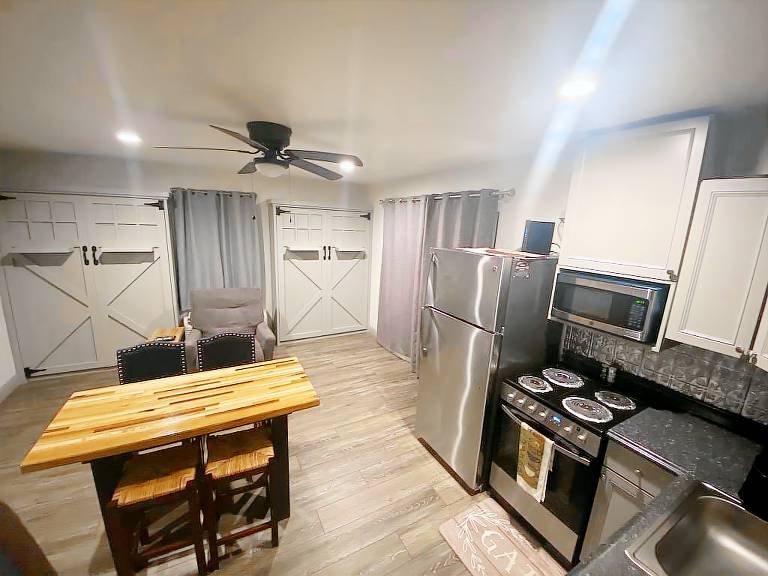 Cabin Mullens