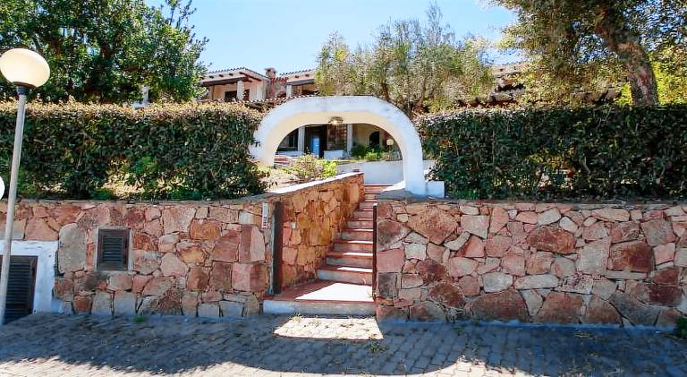 Vacation home with patio — photo 5