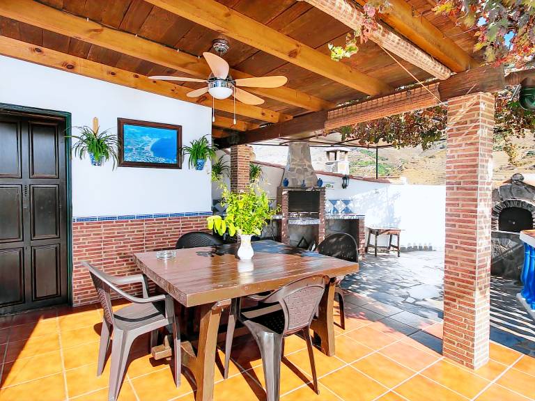 Fully equipped pleasant house with yard, patio & private pool | Mountain view | Pets are welcome — photo 3