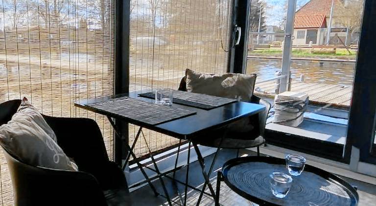 18 m² Hausboot