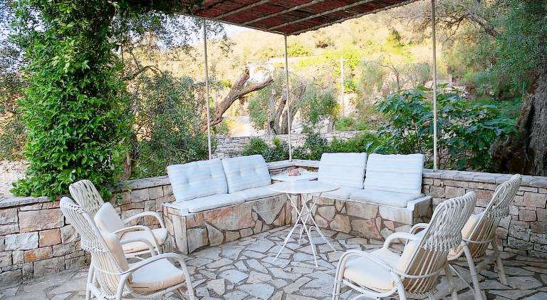 Villa with yard, patio & private pool — photo 3