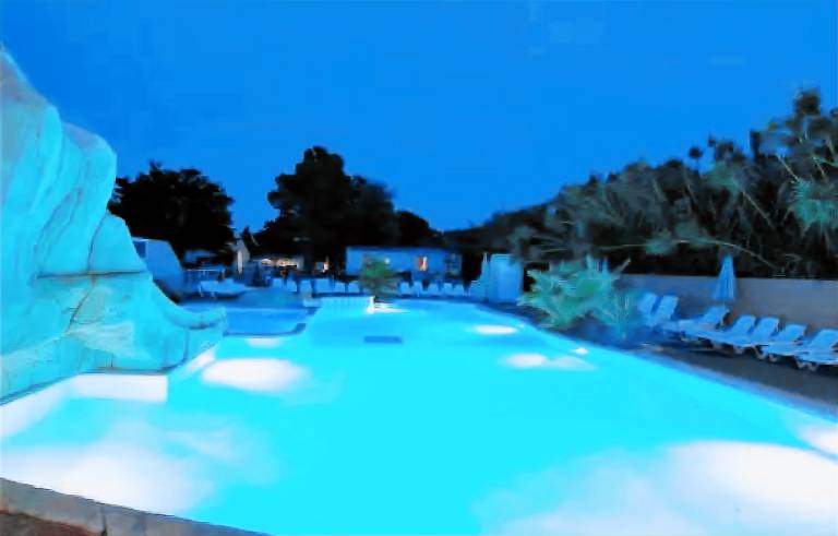 Child-friendly camping with patio & pool | Pets are welcome — photo 2