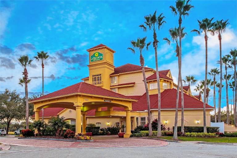 La Quinta Inn & Suites by Wyndham Orlando Airport in Orlando, FL