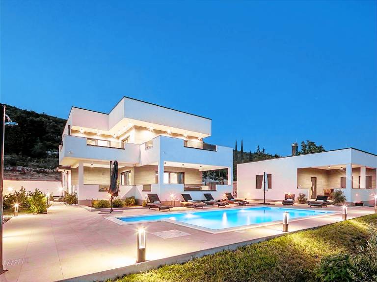 Villa Bura mit Pool und tollem Ausblick