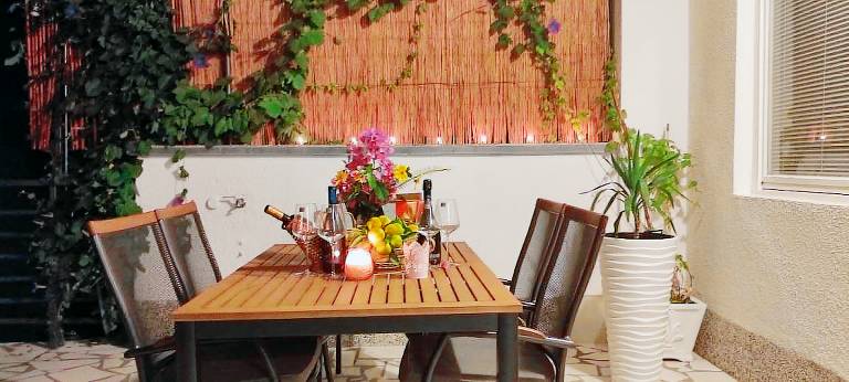 Holiday apartment with terrace, yard & barbecue | Garden view — photo 3