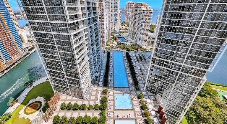 Holiday apartment with hot tub, sauna & pool | Near Bayfront Park — photo 5