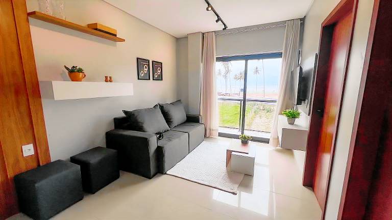 Apartment with pool & grill | Water view — photo 2