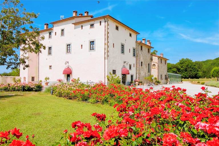 Apartment with patio, pool & yard in Capolona
