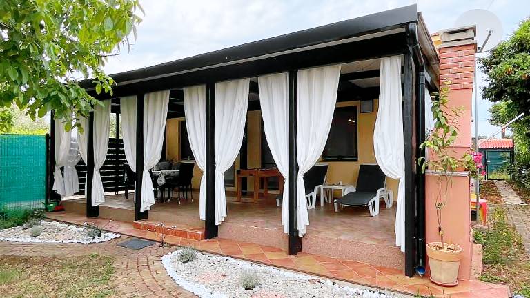 Villa with barbecue, garden & terrace — photo 2