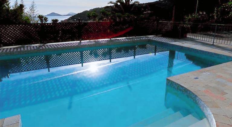 Vacation home with pool — photo 5