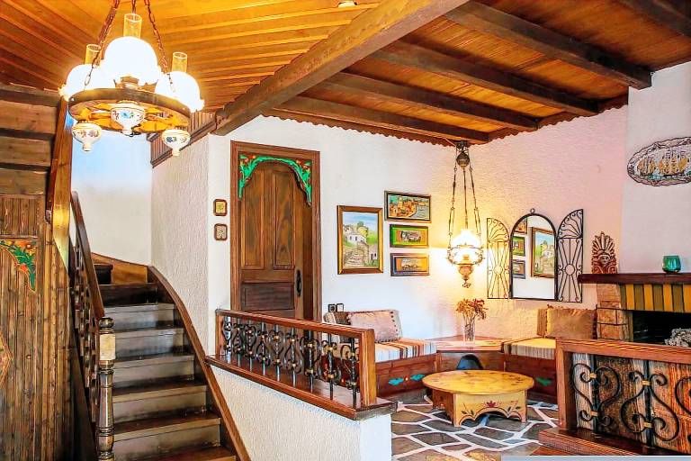 Spacious villa with patio, yard & barbeque | Pets are welcome — photo 3