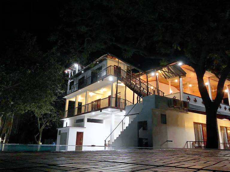 Holiday apartment with jacuzzi, yard & pool | Water view | Good for workation — photo 3