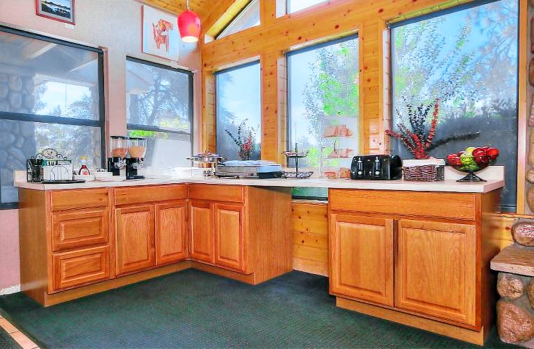 Majestic Mountain Inn — photo 4