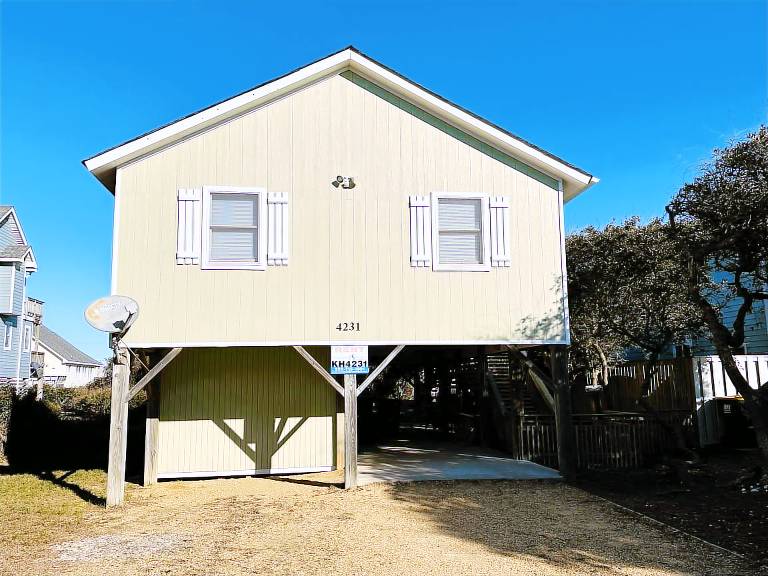 KH4231- Just One Block Off the Beach! 3 BRs, Close to Beach, Dog Friendly! — photo 2