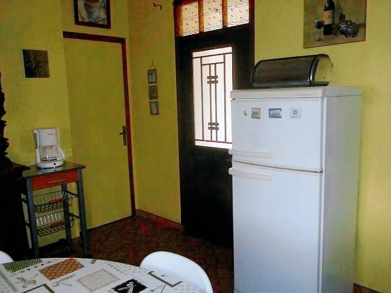 Family-friendly vacation home with garden, BBQ & patio | Garden view | Dogs allowed — photo 4