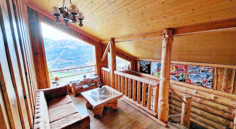 Chalet with hot tub | Pets allowed — photo 3
