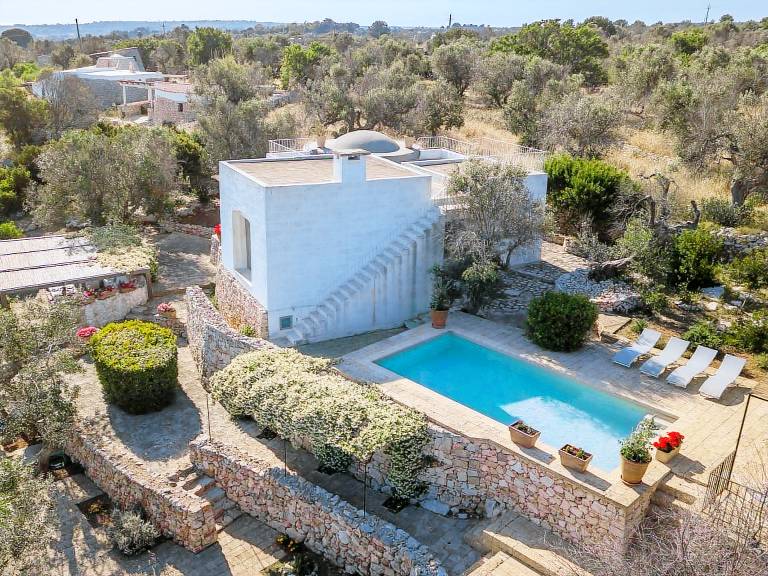 Vacation home with private pool, yard & grill in Patu