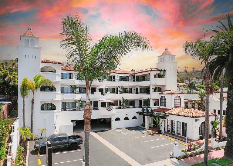 The Surfbreak Hotel in San Clemente, CA