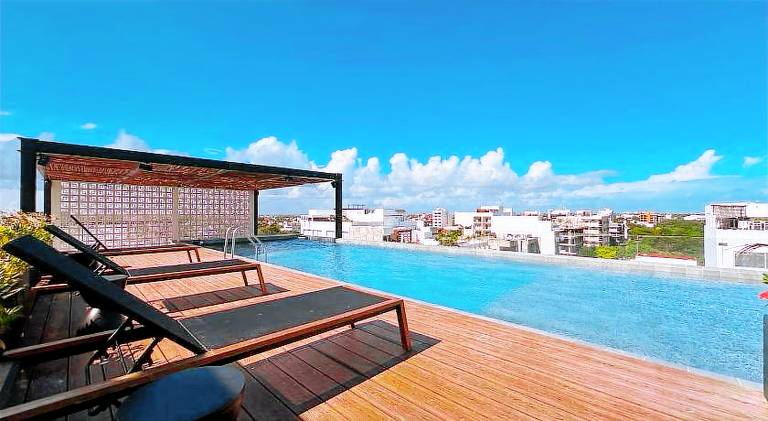 Serviced apartment with pool, terrace & yard — photo 2