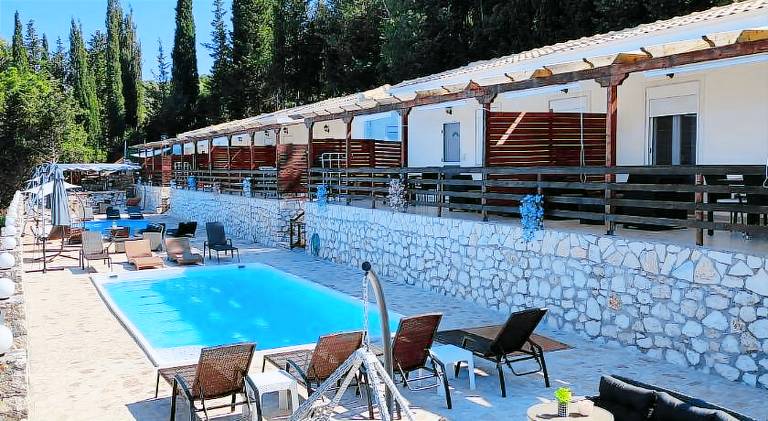 House with grill, pool & yard in Lefkada