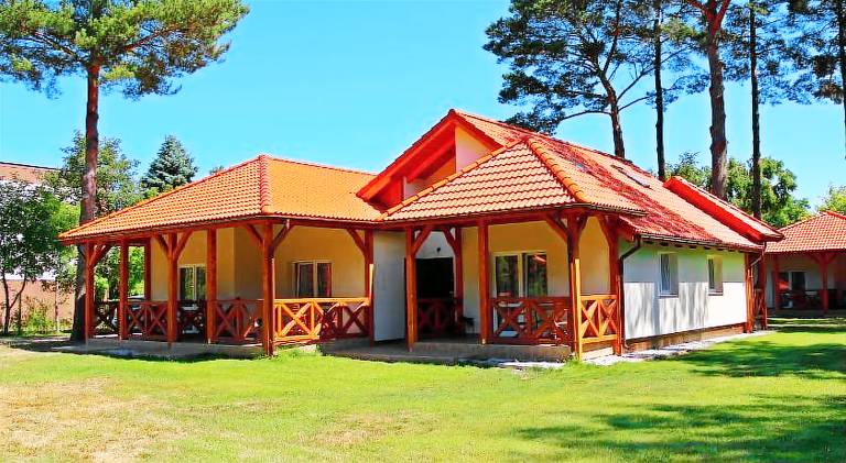 Rental apartment with BBQ, patio & garden in Ustka