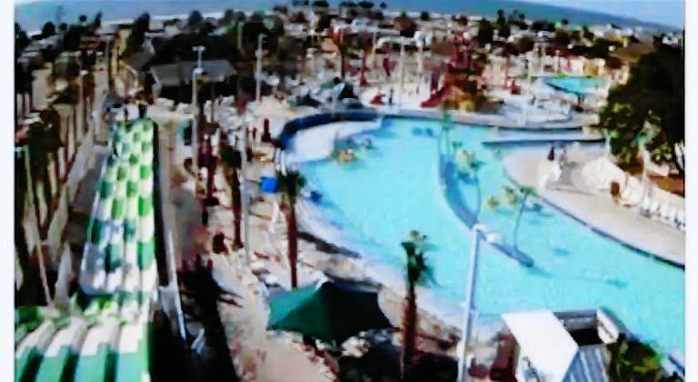 Vacation home with pool — photo 5