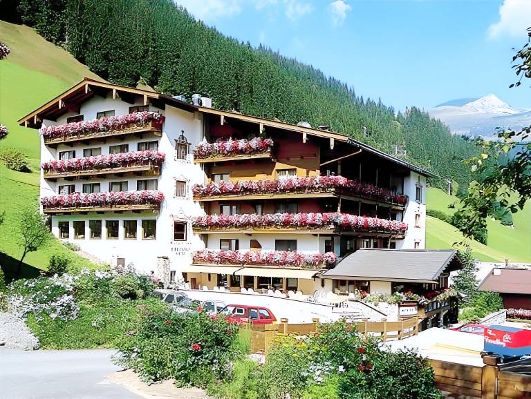 Aktiv- & Wellnesshotel Bergfried in Tux
