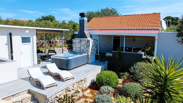 Villa with jacuzzi, terrace & BBQ — photo 3