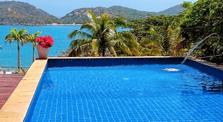 Vacation home with pool & jacuzzi — photo 3