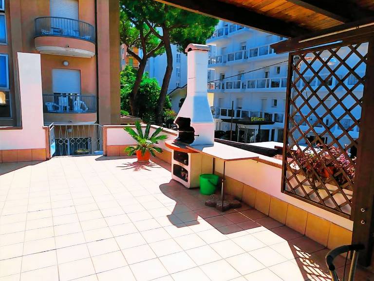 Apartment with garden & terrace — photo 2