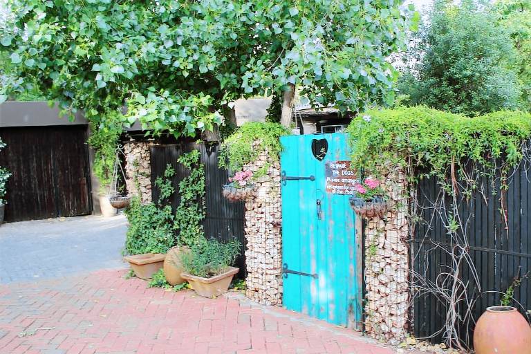 Accommodation  Dan Pienaar