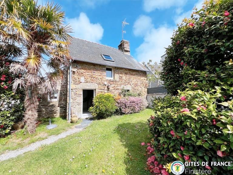 Gite with barbecue & yard — photo 2