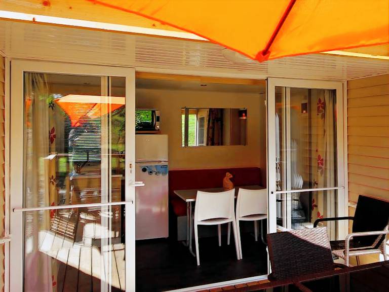 Mobile home with pool — photo 4