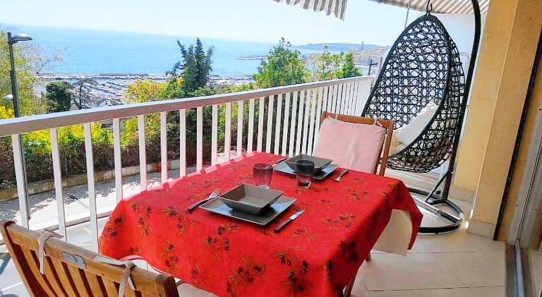 Holiday apartment with terrace in Menton