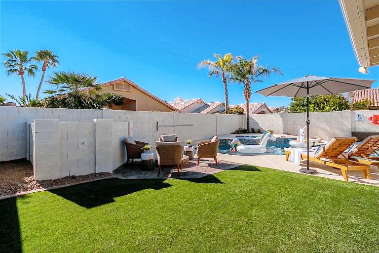 Stunning $100K+Remodel! Perfect QuietLocation, HtdPool, Spa, BBQ, FirePit, EV Charger — photo 4